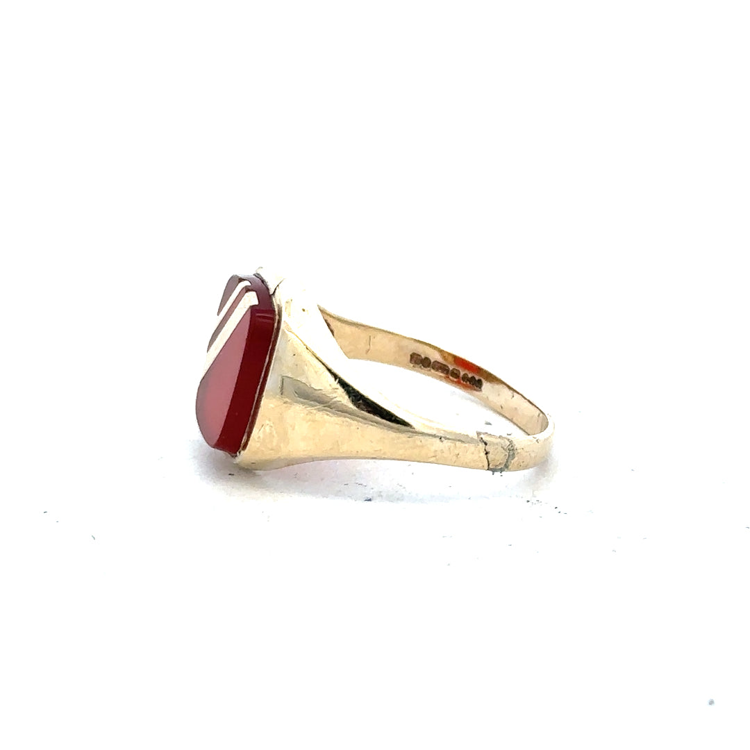9ct yellow gold signet ring in size S1/2, featuring a polished smooth surface, unbranded jewelry accessory.