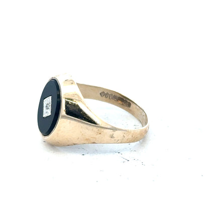 9ct yellow gold signet ring in size T with polished finish, unbranded jewelry, showcasing a classic design.