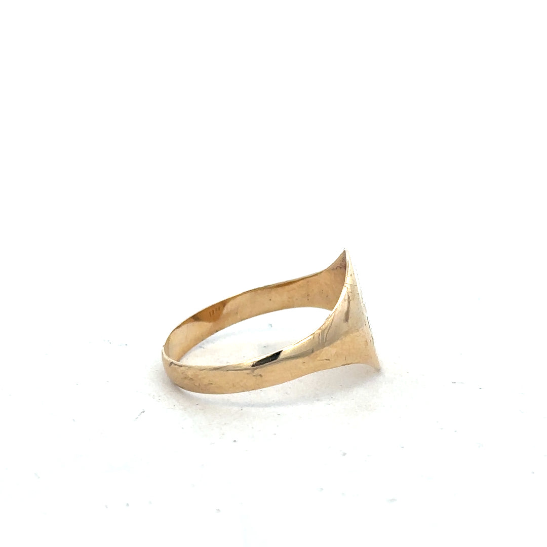9ct yellow gold signet ring in size Y, unbranded, with a smooth polished surface and classic round face.