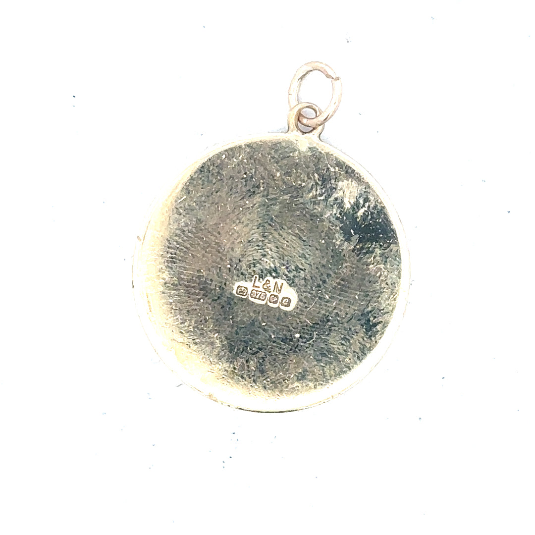 9ct yellow gold St Christopher pendant weighing 4.9g, unbranded religious jewelry with detailed design and craftsmanship.