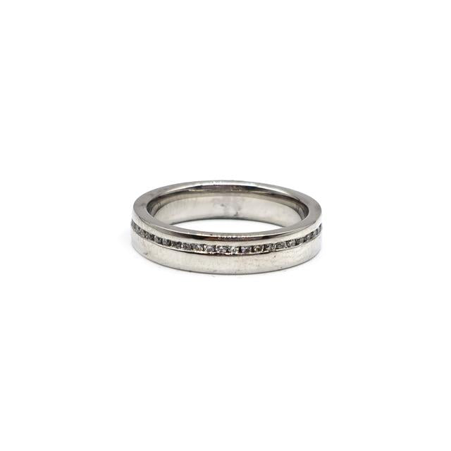 Platinum diamond ring with a central sparkling diamond, elegant design, unbranded jewelry, suitable for special occasions.