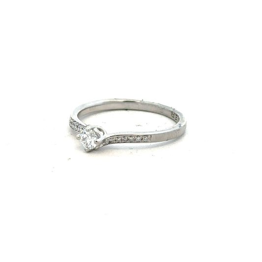 Platinum diamond ring with complete box set, size S, featuring a sparkling diamond band and elegant presentation box.