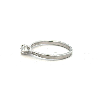 Platinum diamond ring with complete box set, size S, featuring a sparkling diamond band and elegant presentation box.