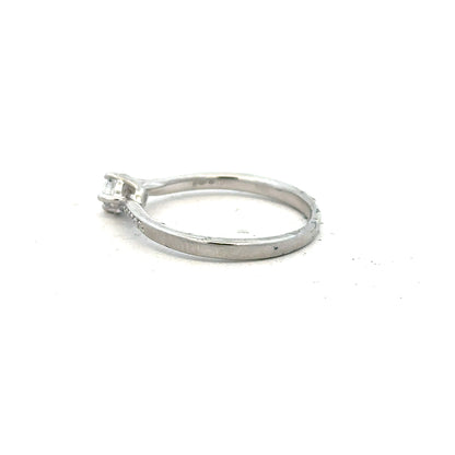 Unbranded platinum diamond ring with box set, size S, showcasing a sparkling diamond and sleek band design.