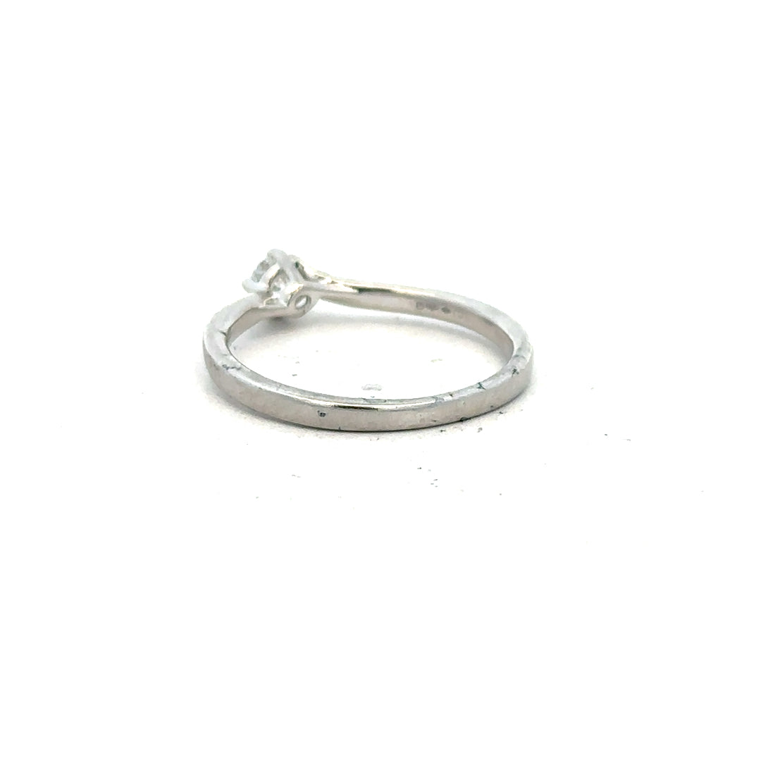 Unbranded platinum diamond ring with complete box set, size S, featuring a sparkling diamond band and elegant packaging.