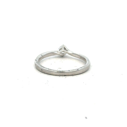 Platinum diamond ring with a complete box set, size S, featuring a sparkling diamond and elegant design.