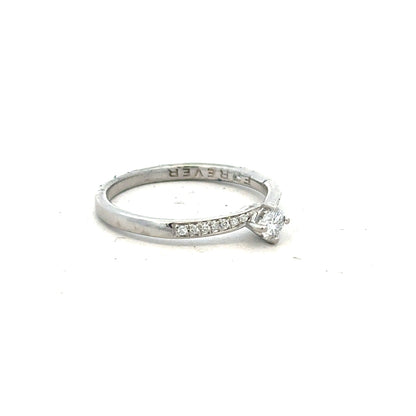 Platinum diamond ring with complete box set, size S, featuring sparkling diamonds and a sleek band design.