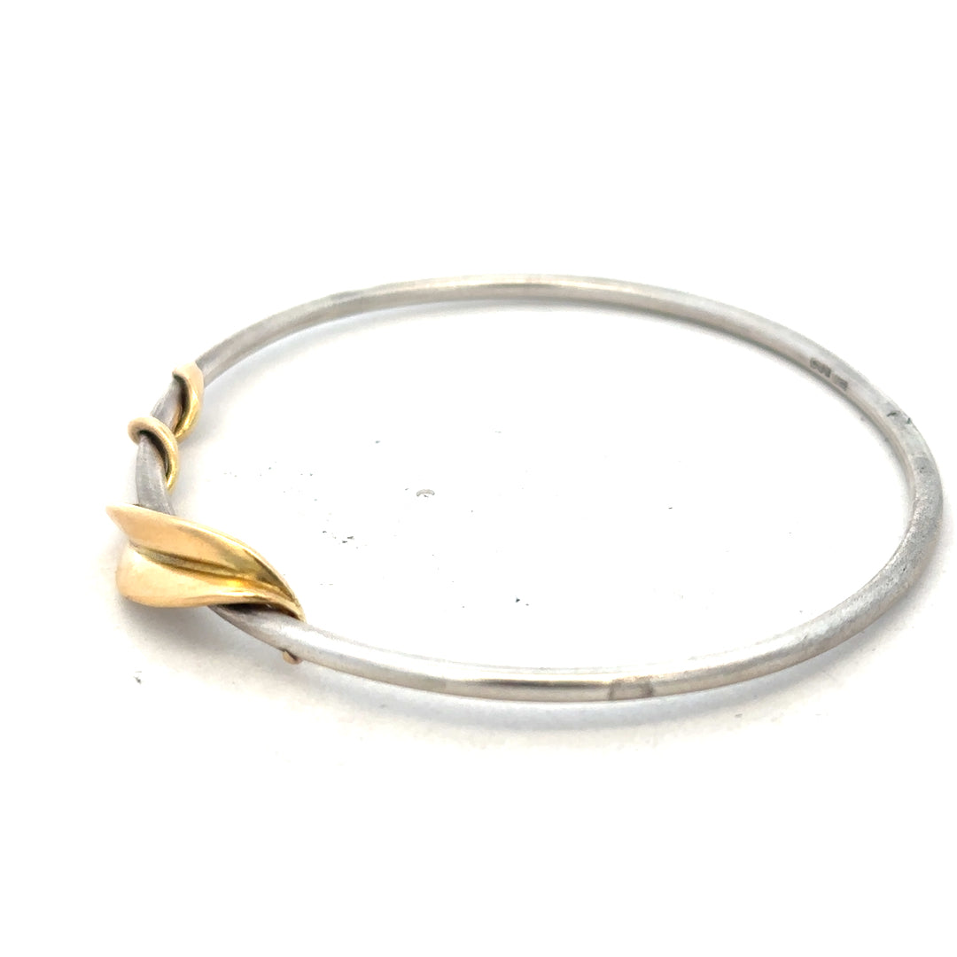 Silver bangle weighing 13.3g, unbranded jewelry accessory with a sleek, polished finish, displayed on a neutral background.