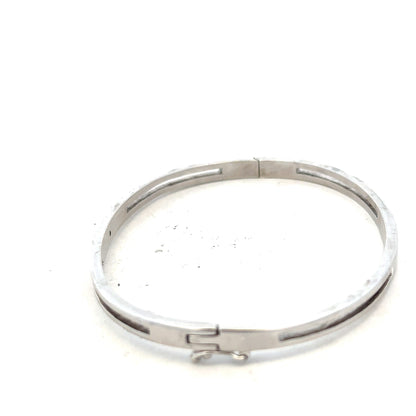 Silver bangle weighing 13.5g, unbranded jewelry accessory with a sleek, polished design, shown on a plain background.