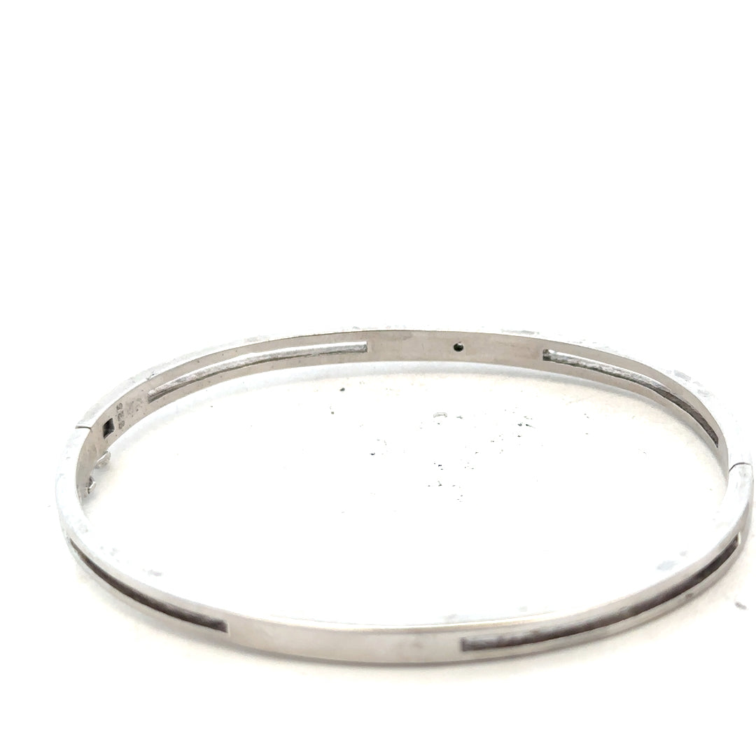 Silver bangle weighing 13.5g with a smooth, polished finish, perfect for stylish jewelry wear.