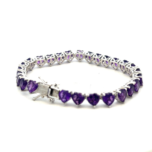 Silver bracelet weighing 14.7g with a sleek, polished design, perfect for everyday wear and stylish accessories.