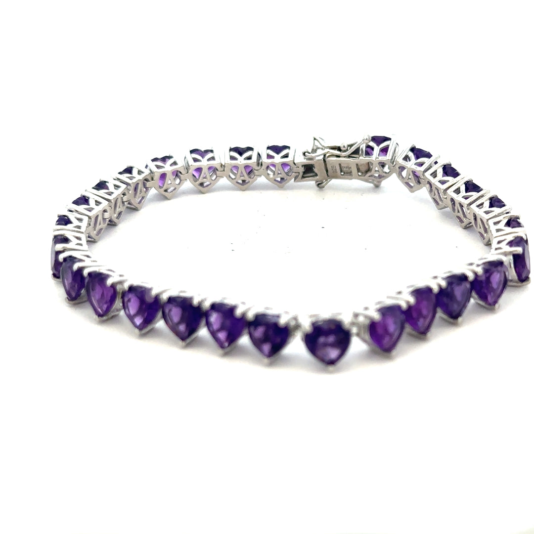 Silver bracelet weighing 14.7g with a sleek design, unbranded jewelry piece displayed on a neutral background.