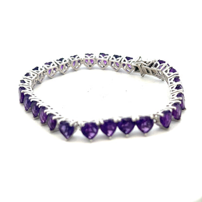 Silver bracelet weighing 14.7g with a sleek, polished finish, featuring a classic design, perfect for everyday wear.