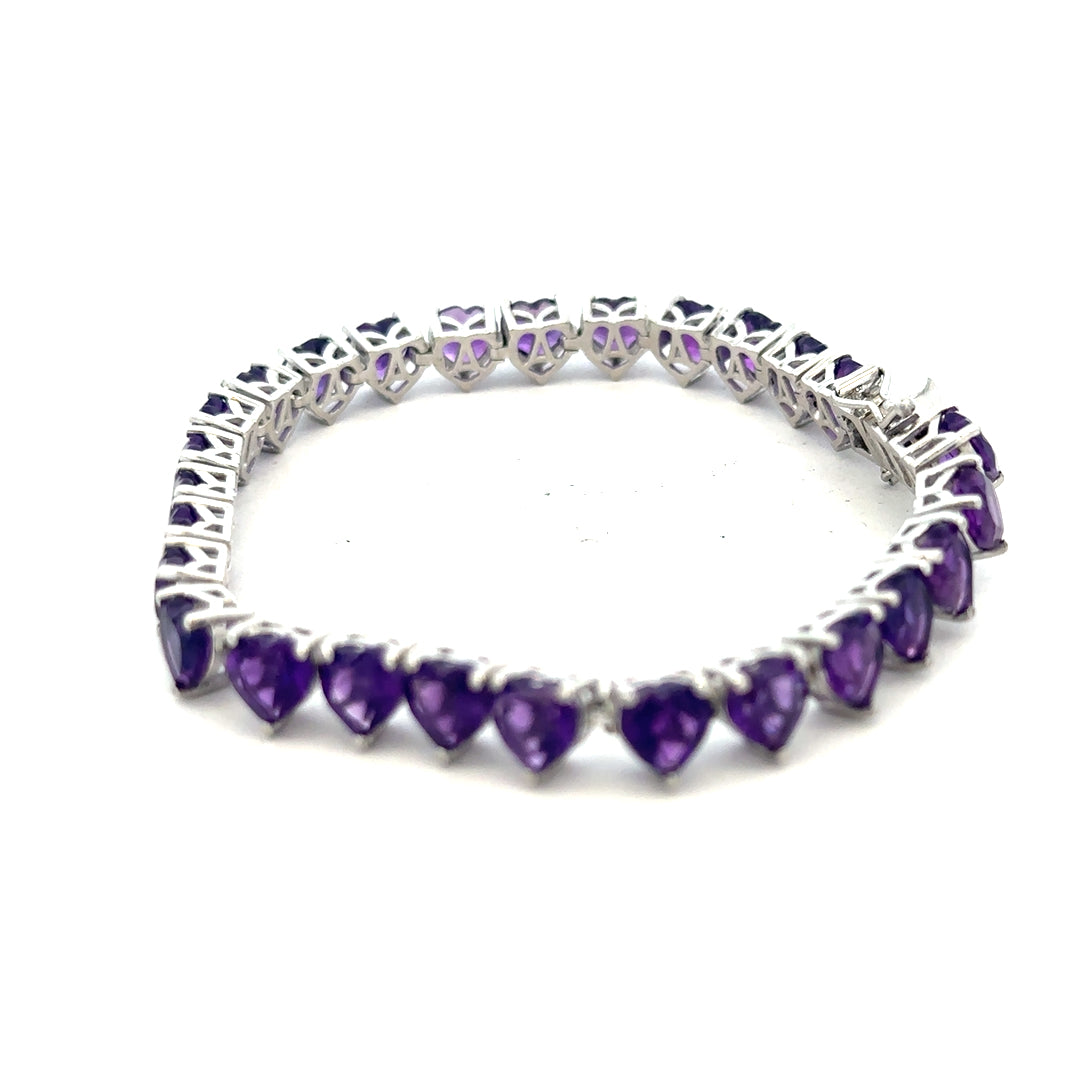 Silver bracelet weighing 14.7g with a sleek design, displayed on a neutral background.