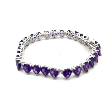 Silver bracelet weighing 14.7g with a sleek design, displayed on a neutral background.
