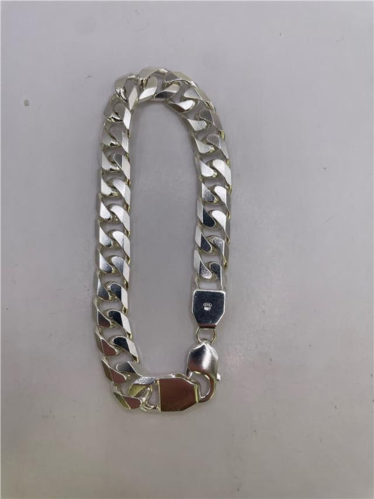 Silver bracelet weighing 47g with a sleek, polished finish, featuring a modern design, perfect for stylish accessories.