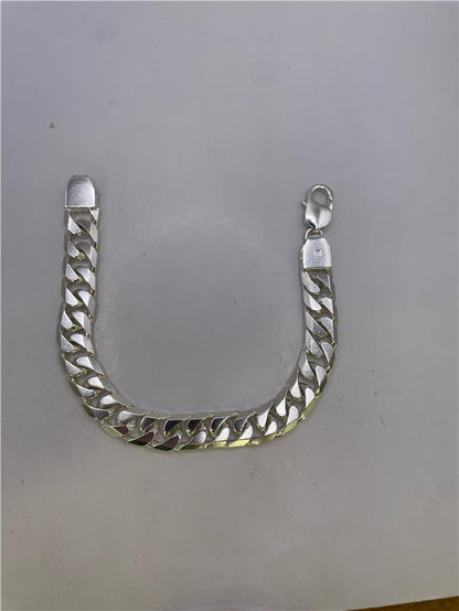 Silver bracelet weighing 47g with intricate design, displayed against a plain background.