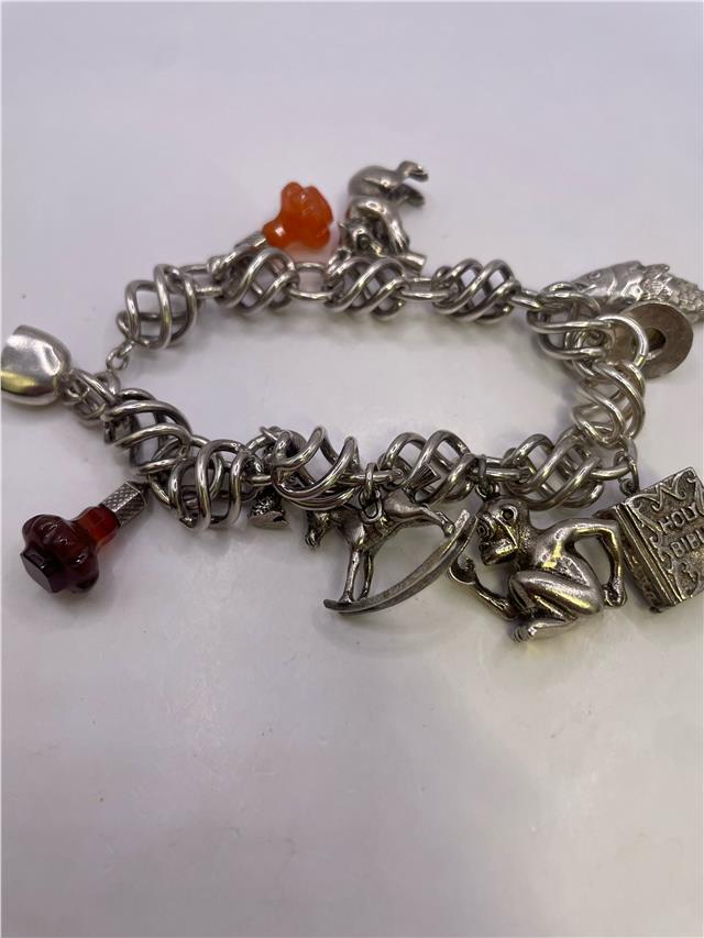 Silver bracelet weighing 73.5g with intricate design, crafted from unbranded metal, shown on a plain background.