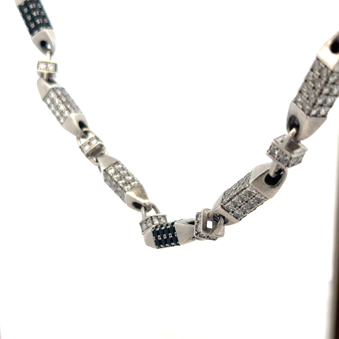 Silver chain weighing 113.4g, unbranded jewelry piece with a detailed link design, shown on a plain background