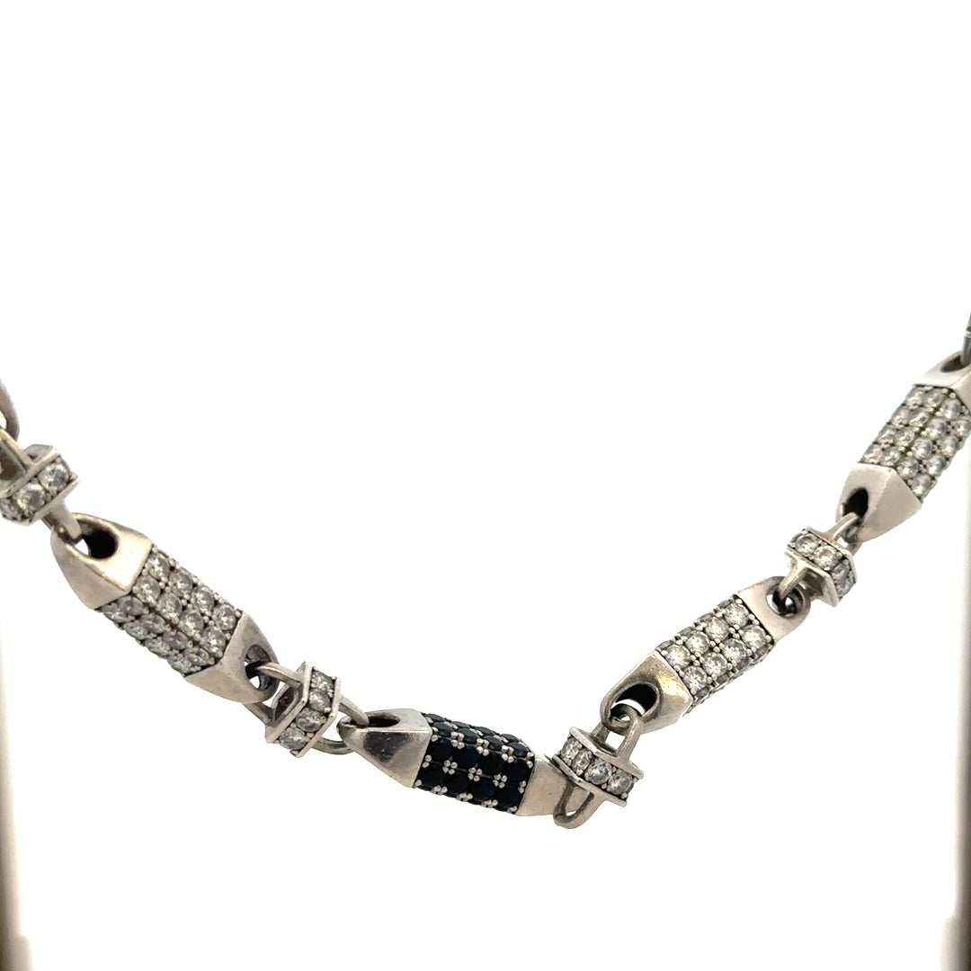 Silver chain weighing 113.4g with intricate links, crafted for stylish wear and everyday use.
