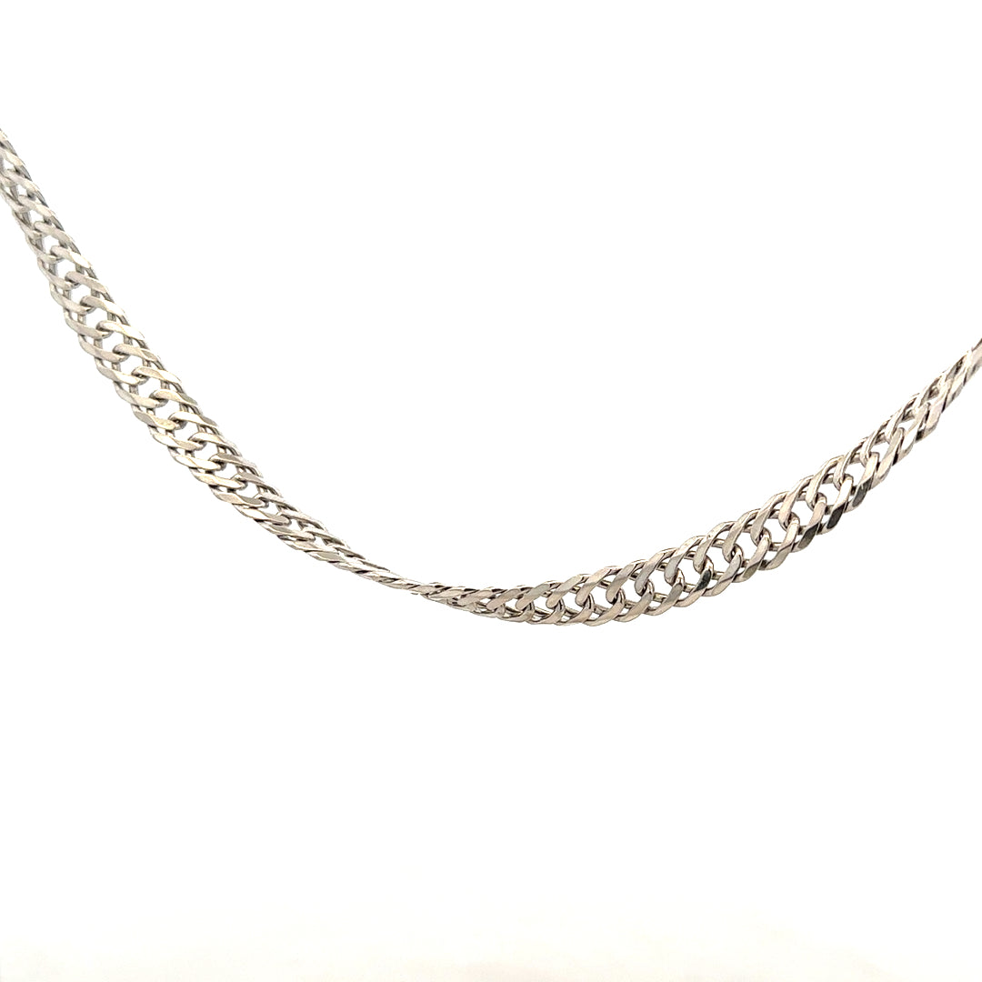 Silver chain weighing 17.2g with a classic design, unbranded, shown in a close-up image highlighting the smooth links.