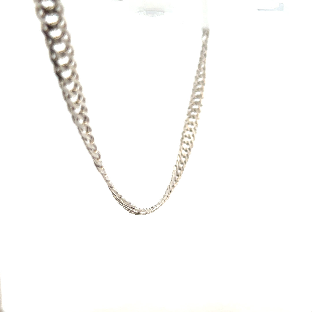 Silver chain weighing 17.2g with a sleek design, perfect for everyday wear. Unbranded jewelry accessory.