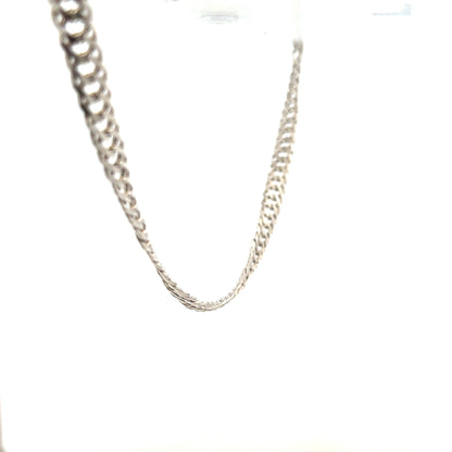 Silver chain weighing 17.2g with a sleek design, perfect for everyday wear. Unbranded jewelry accessory.