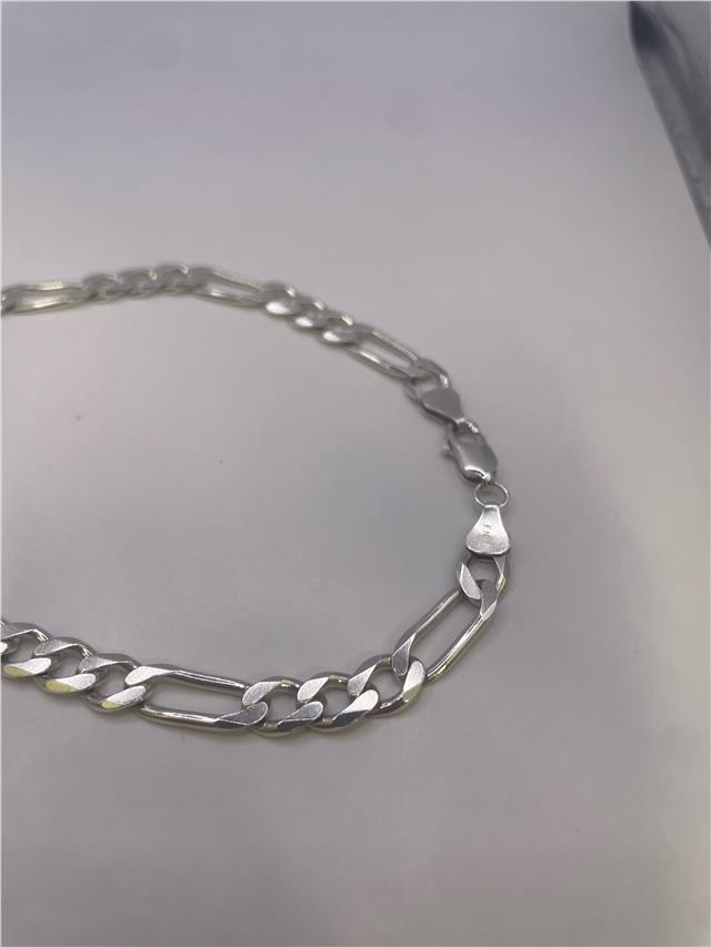 Silver chain weighing 31.5g, unbranded jewelry piece with a sleek, polished design.