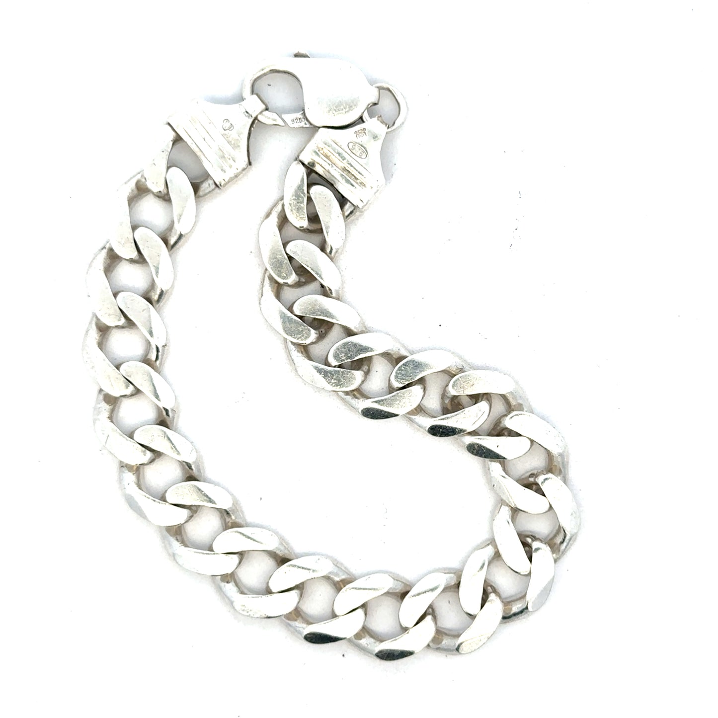 Silver curb bracelet weighing 33.7g with a sleek design, featuring interconnected links, ideal for stylish jewelry collection.