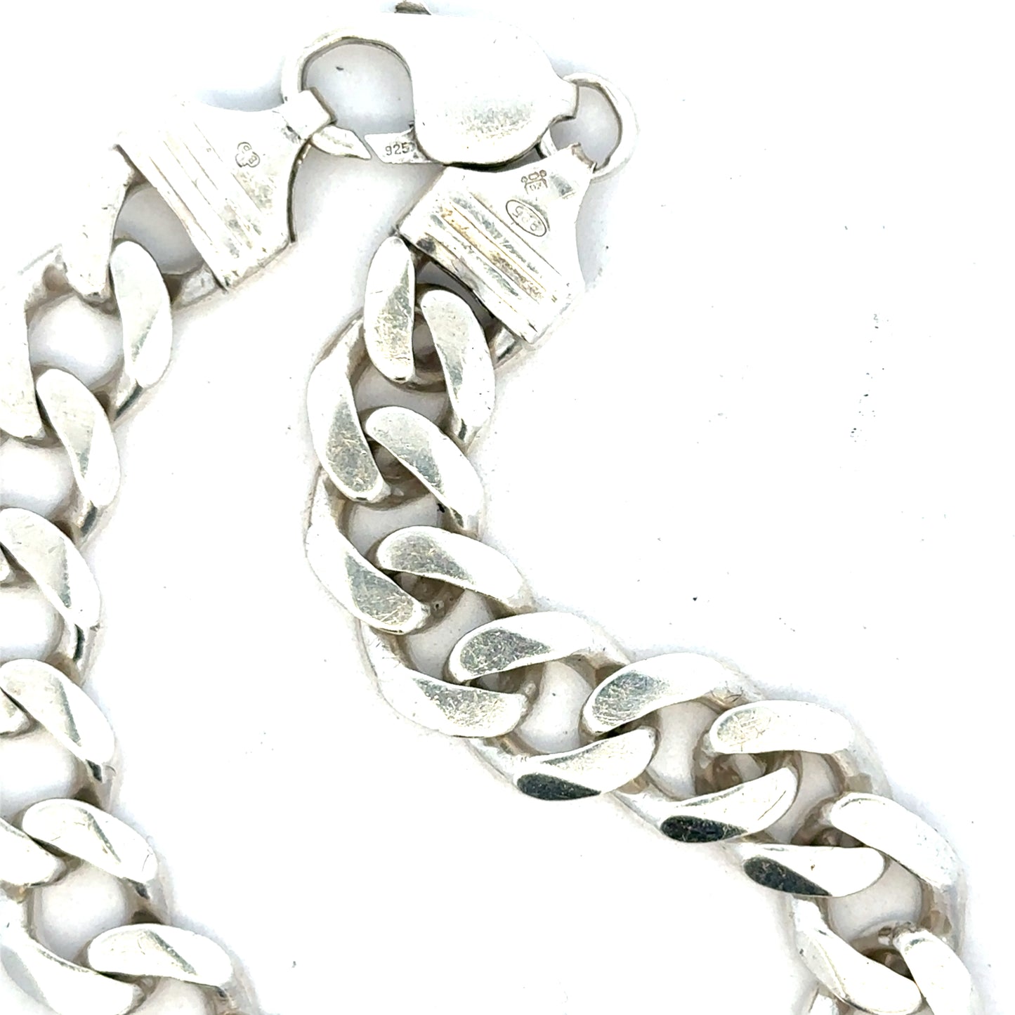 Silver curb bracelet weighing 33.7g with linked chain design, unbranded, displayed on a neutral background.