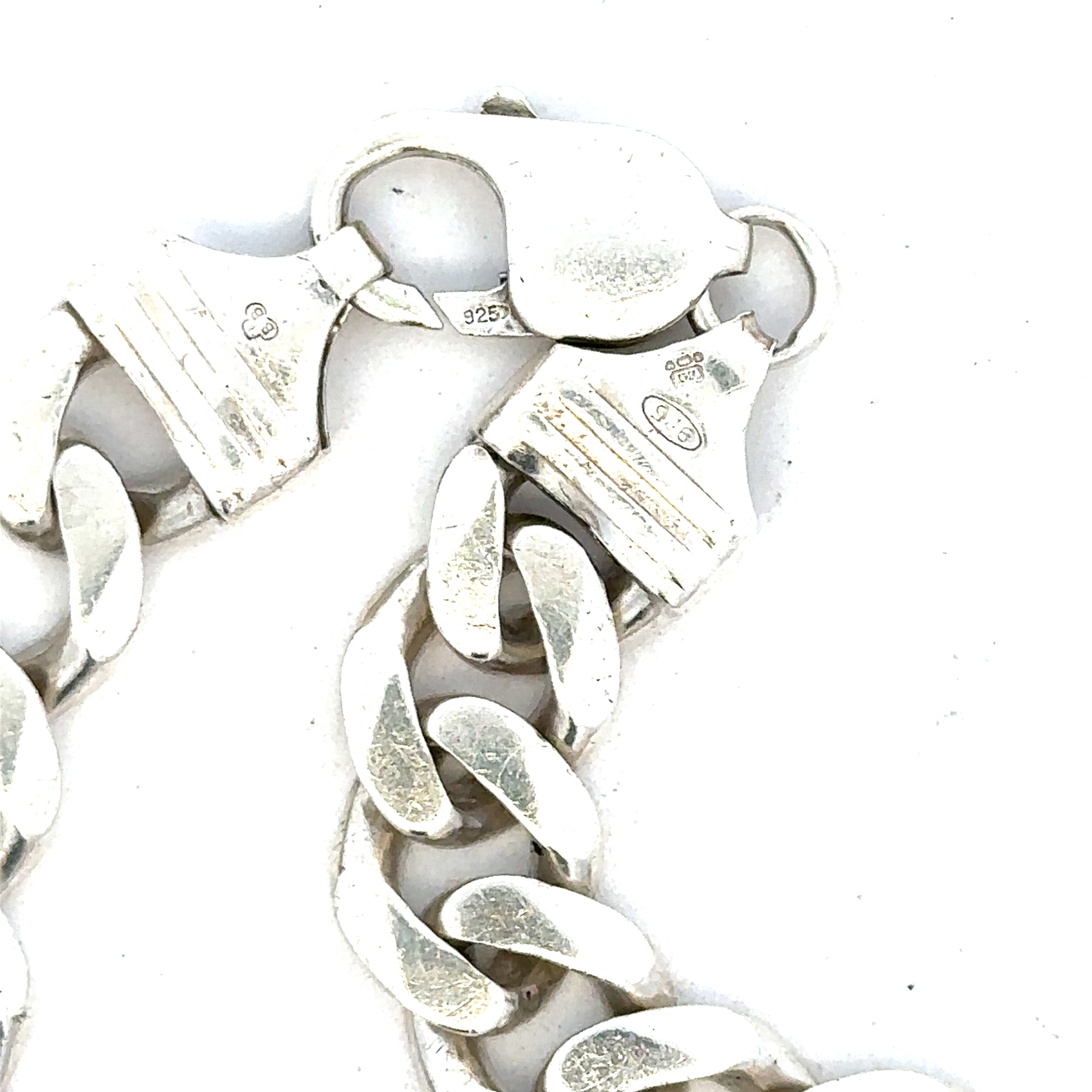 Silver curb bracelet weighing 33.7g, featuring a classic chain design, unbranded jewelry accessory for everyday wear