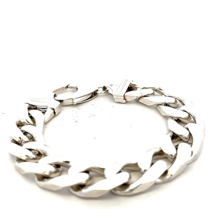 Silver curb bracelet weighing 81.4g with a sleek chain design, unbranded jewelry accessory for stylish wristwear.
