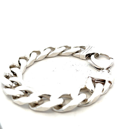 Silver curb bracelet weighing 81.4g with a sleek chain design, featuring a polished finish and secure clasp.