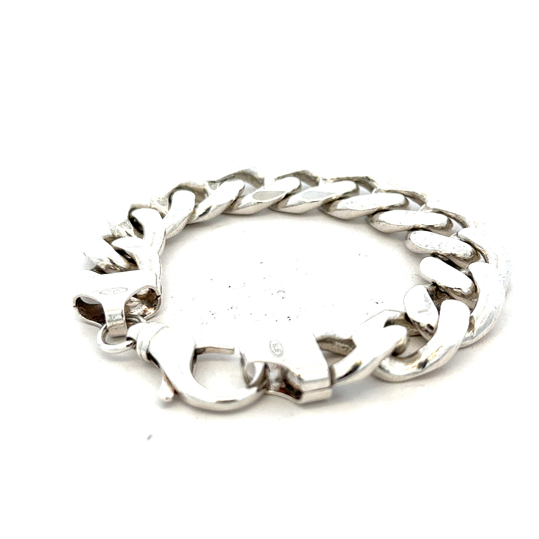 Silver curb bracelet weighing 90.1g with a sleek, polished design, featuring interconnected links and a secure clasp.