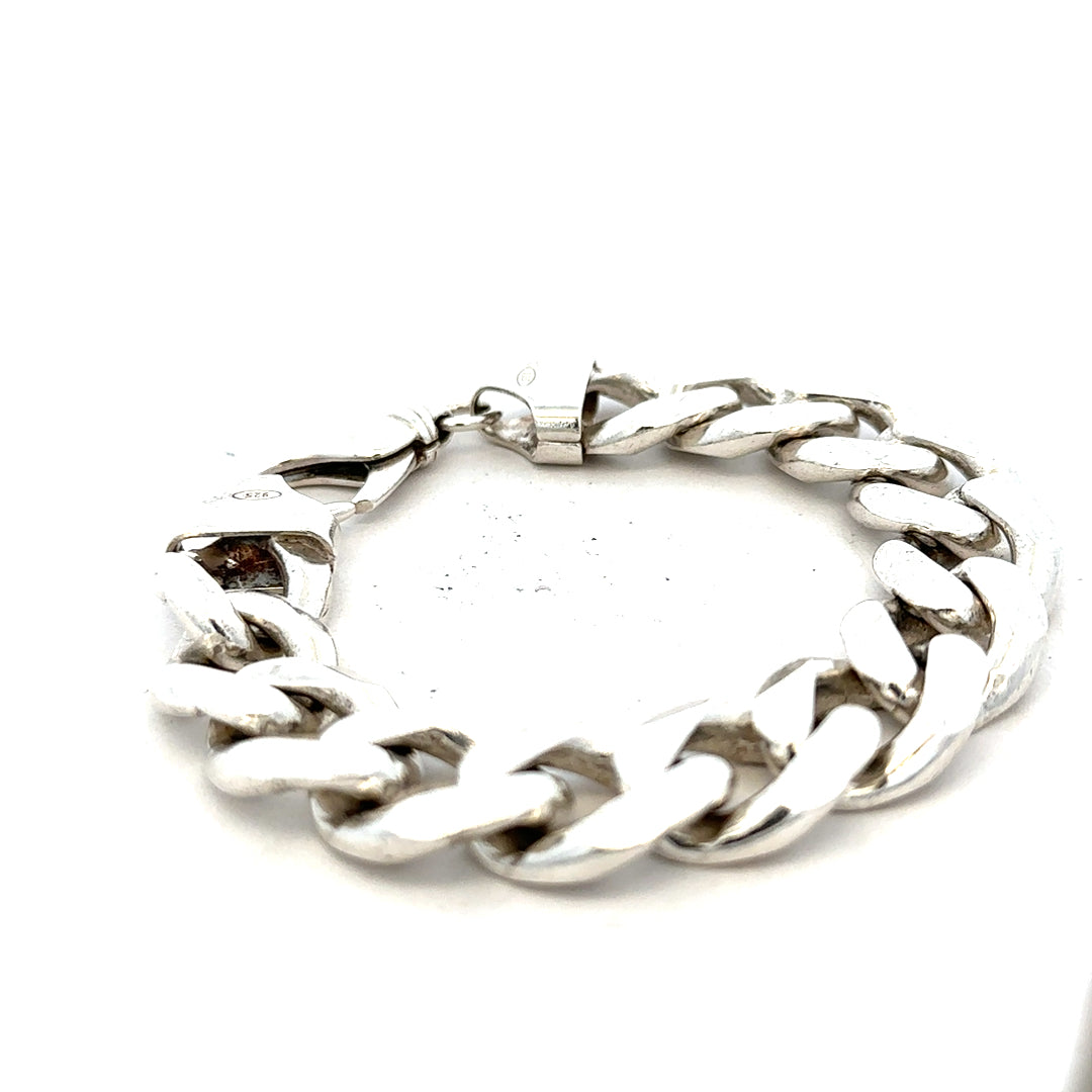 Silver curb bracelet weighing 90.1g with a sleek, interconnected chain design, unbranded jewelry accessory.