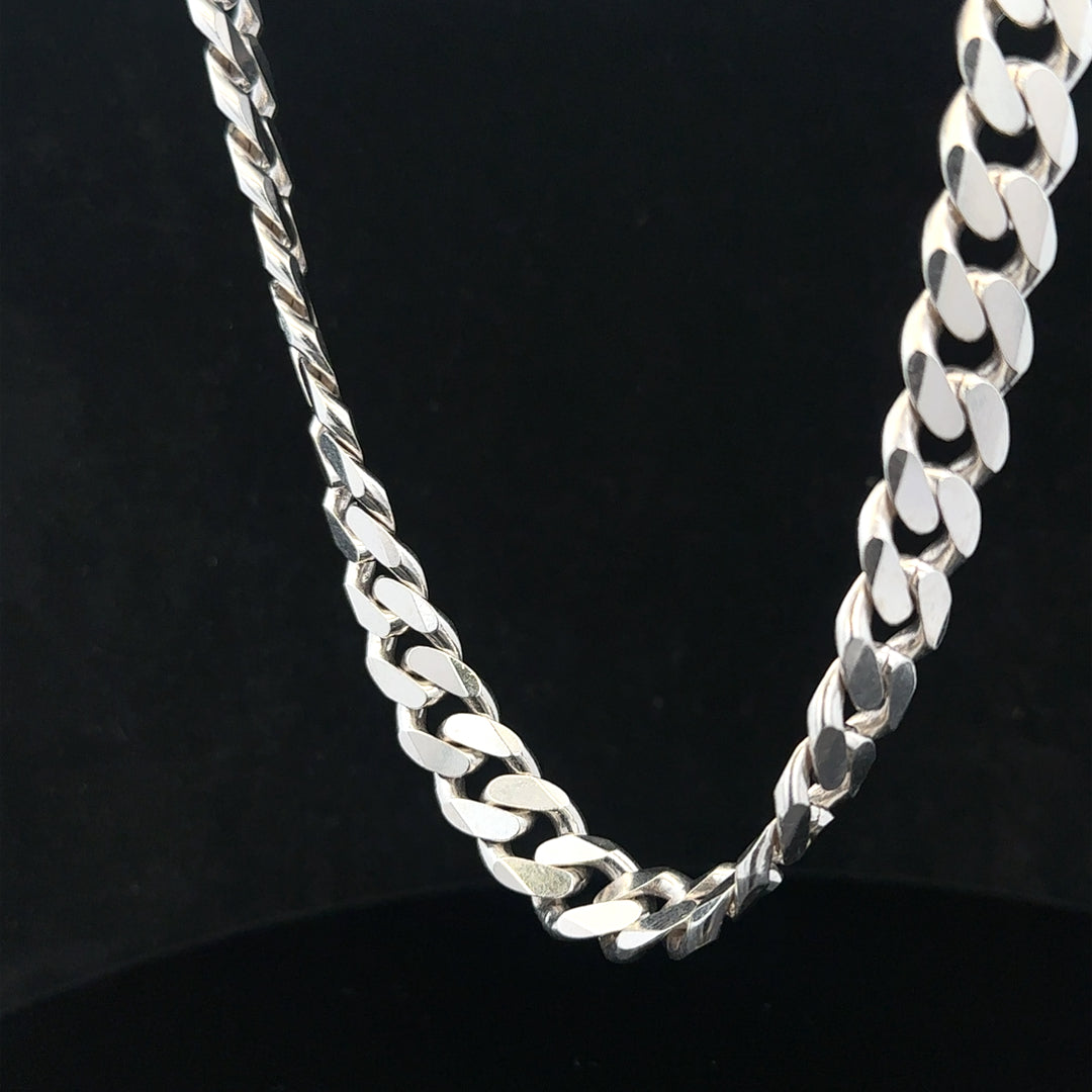 Silver curb chain weighing 109.9g, featuring a classic link design, perfect for jewelry or accessories.