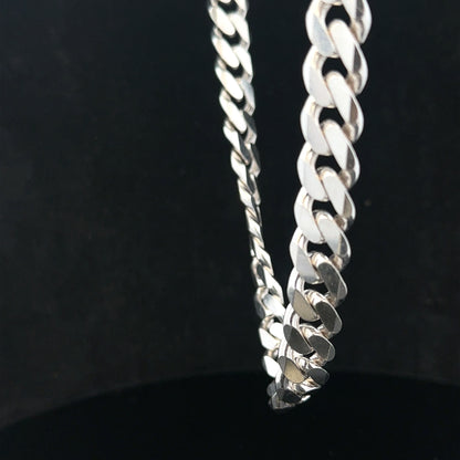 Silver curb chain weighing 109.9g, featuring a classic design with interlocking links, ideal for jewelry or accessories.