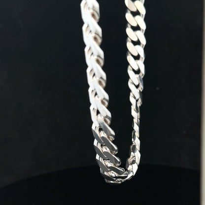 Silver curb chain weighing 109.9g, crafted with interlocking links, displayed on a neutral background.