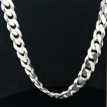 Silver curb chain weighing 109.9g with a shiny finish, featuring a classic linked design suitable for jewelry.