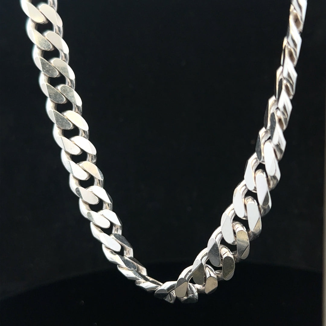 Silver curb chain weighing 109.9g, featuring thick, interlinked oval links, displayed on a neutral background.