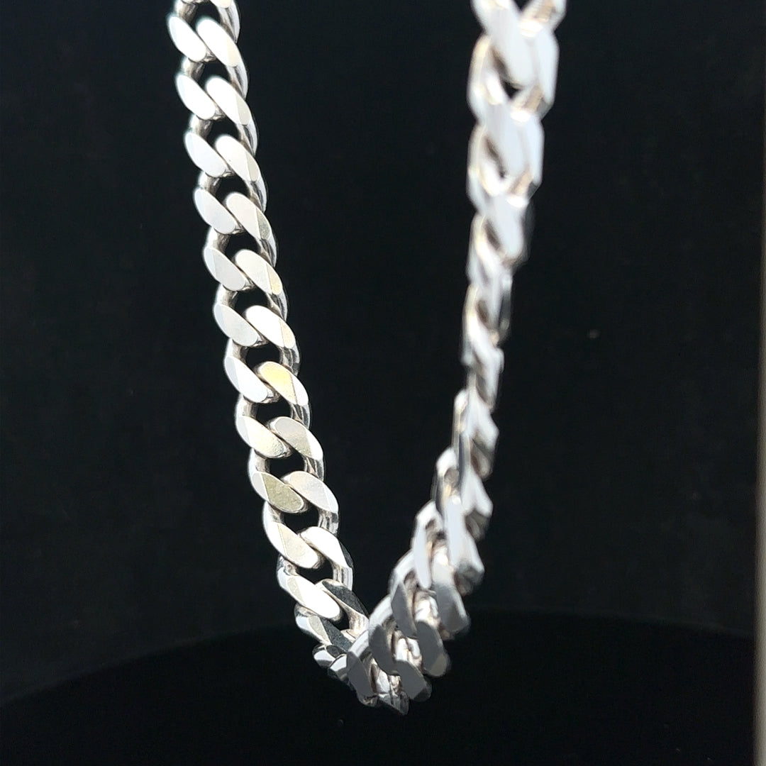 Silver curb chain weighing 109.9g, featuring a classic link design, shown in this image.