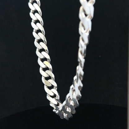 Silver curb chain weighing 109.9g, featuring a classic link design, shown in this image.