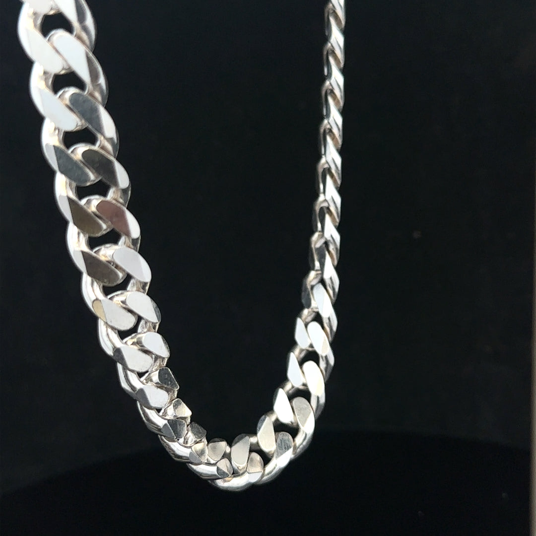 Silver curb chain weighing 109.9g with a classic design, displayed on a plain background.