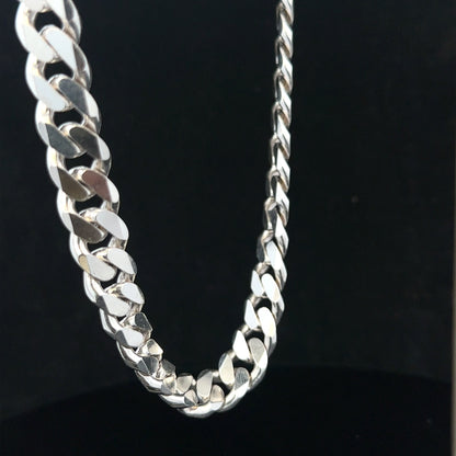 Silver curb chain weighing 109.9g with a classic design, displayed on a plain background.