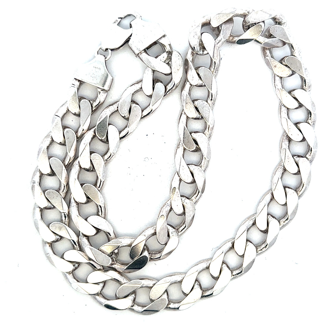 Silver curb chain weighing 134.5g, featuring a classic link design, displayed on a plain background.