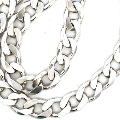 Silver curb chain weighing 134.5g, unbranded jewelry piece with a sleek, durable design featuring interconnected oval links.