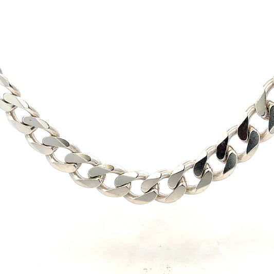 Silver curb chain weighing 146.6g, featuring a classic link design, suitable for jewelry or fashion accessories.