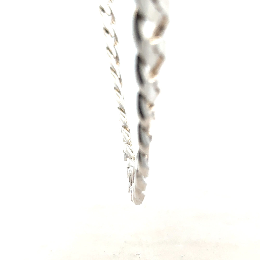 Silver curb chain weighing 146.6g with a classic design, featuring interlocking links, ideal for jewelry making or wearing.