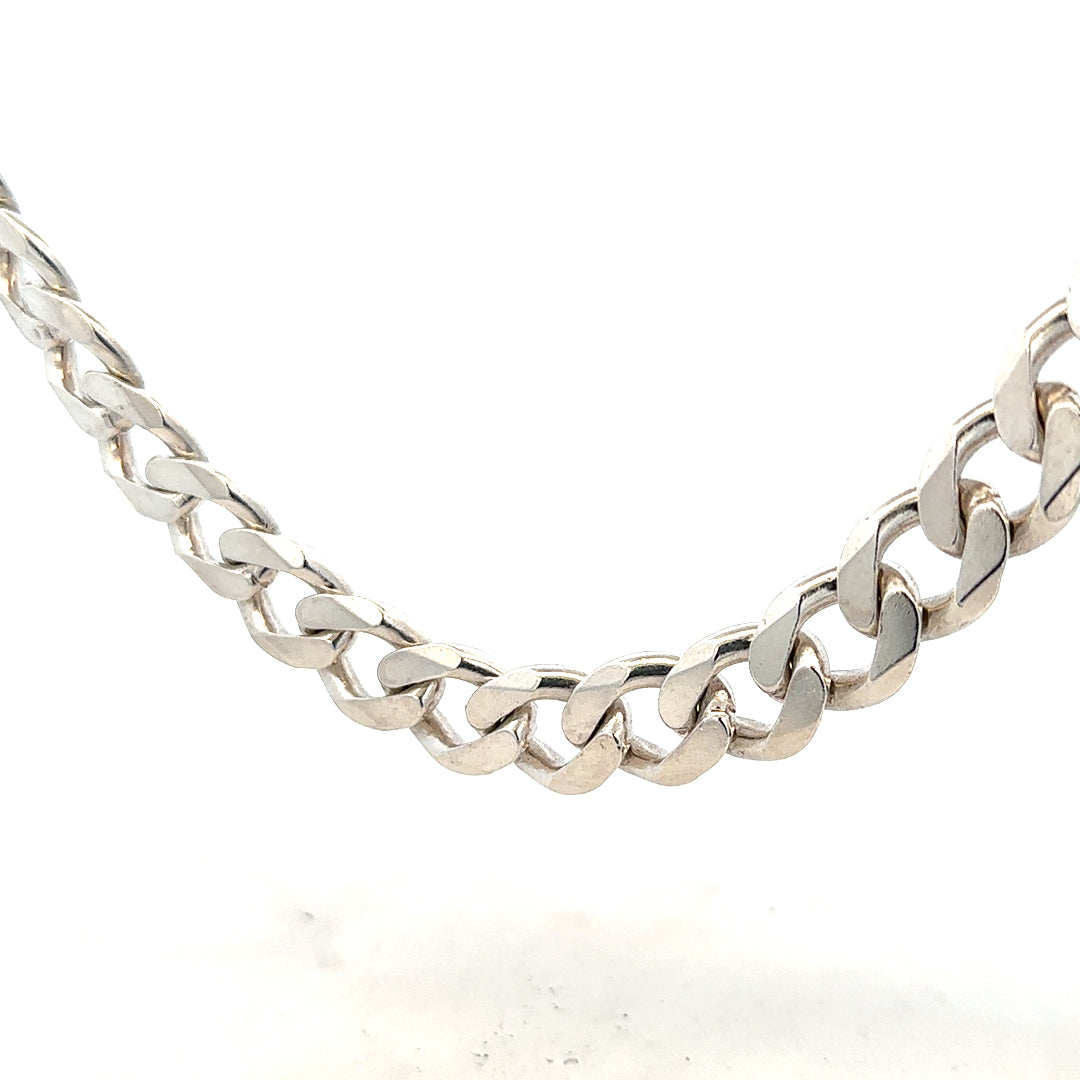 Silver curb chain weighing 146.6g, unbranded jewelry accessory featuring classic flat links with a polished finish.