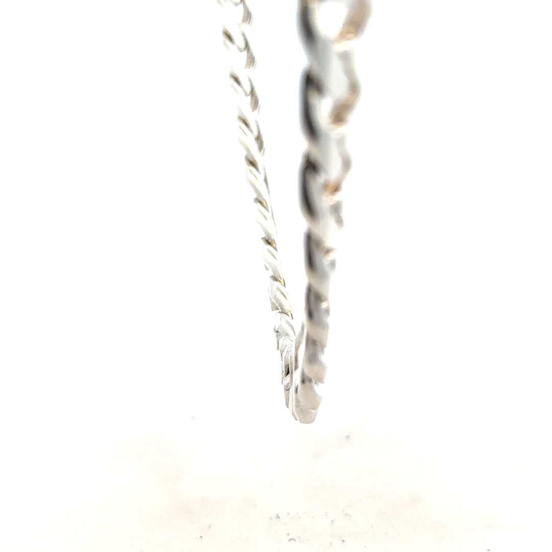 Silver curb chain weighing 146.6g, featuring a classic linked design, crafted for durable and stylish jewelry.